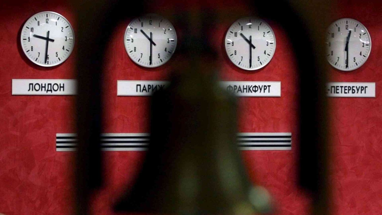 Bufera finanziaria: la Borsa di Mosca chiusa per il crollo del rublo