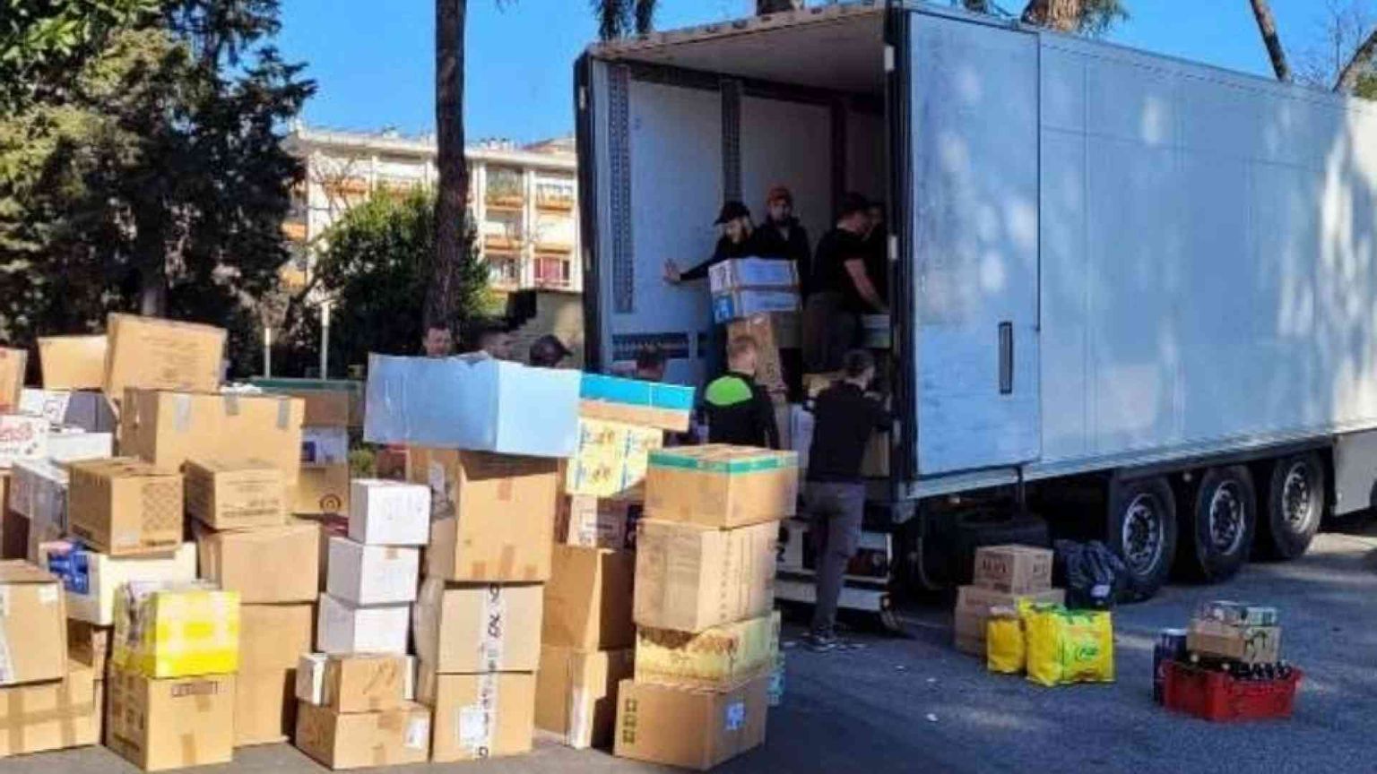 L'aiuto di papa Francesco ai profughi ucraini, materiale sanitario e farmaci