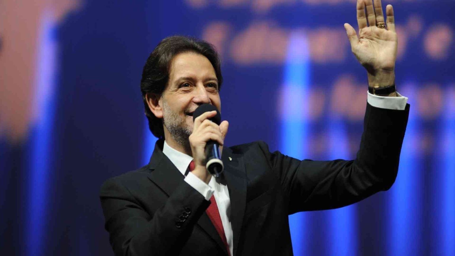 Martinez: preghiera e prossimità. Le armi non generano la pace