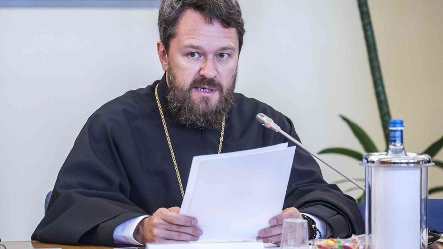 Friburgo sospende da docente il metropolita Hilarion: non condanna la guerra