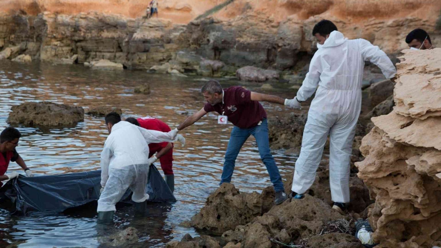 Tragedia in mare, 50 migranti morti