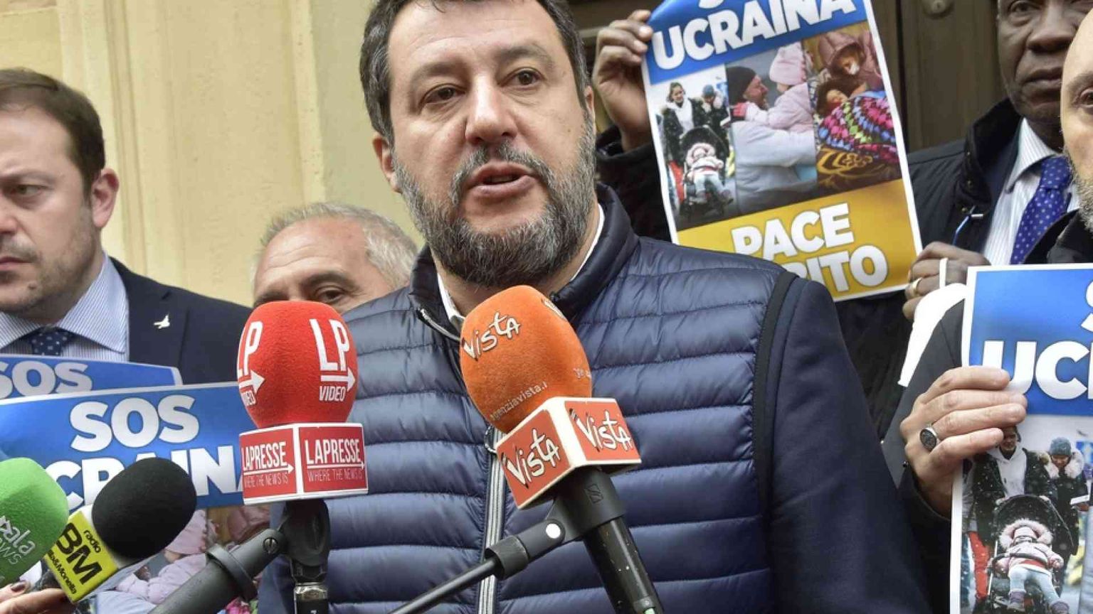 Salvini dopo il caso della felpa: Putin indifendibile, tornerò in Polonia