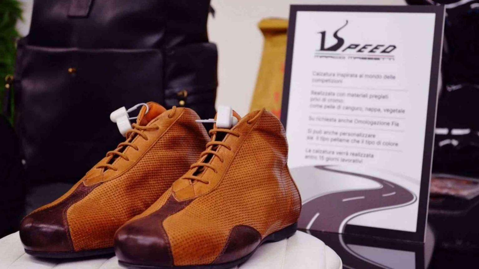 Le scarpe gioiello che tornano in comunità