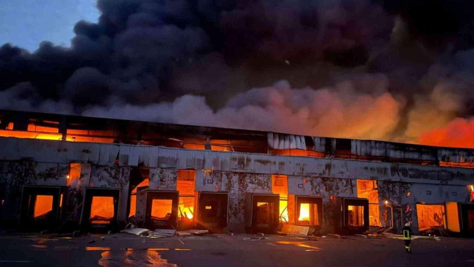 Macron e Scholz a Putin: cessate il fuoco. Zelensky: vogliono distruggerci