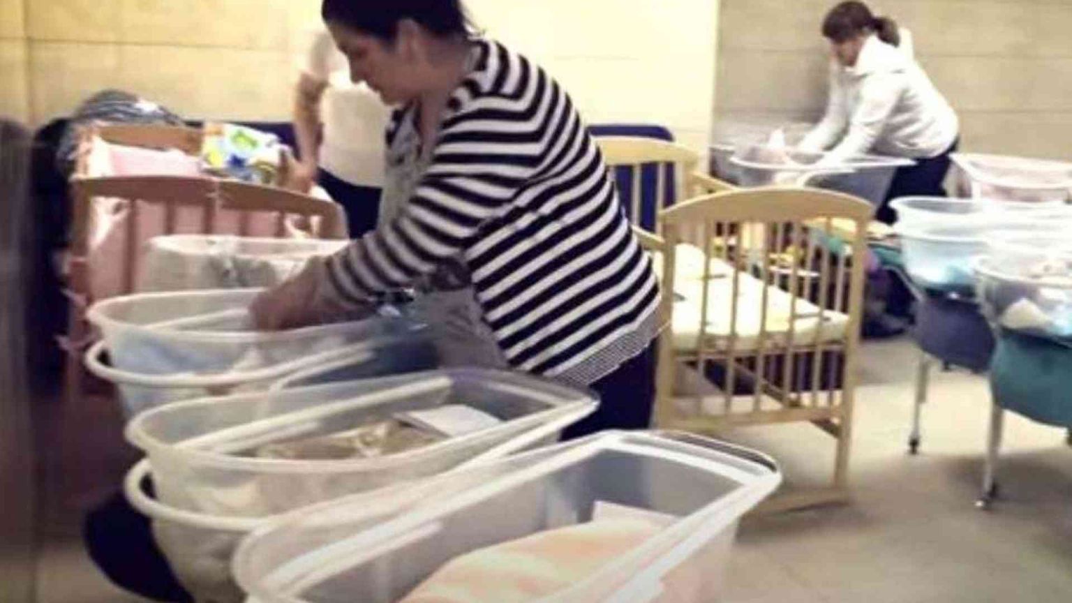 Madri surrogate, mercato di guerra: ecco il video dei neonati nel bunker