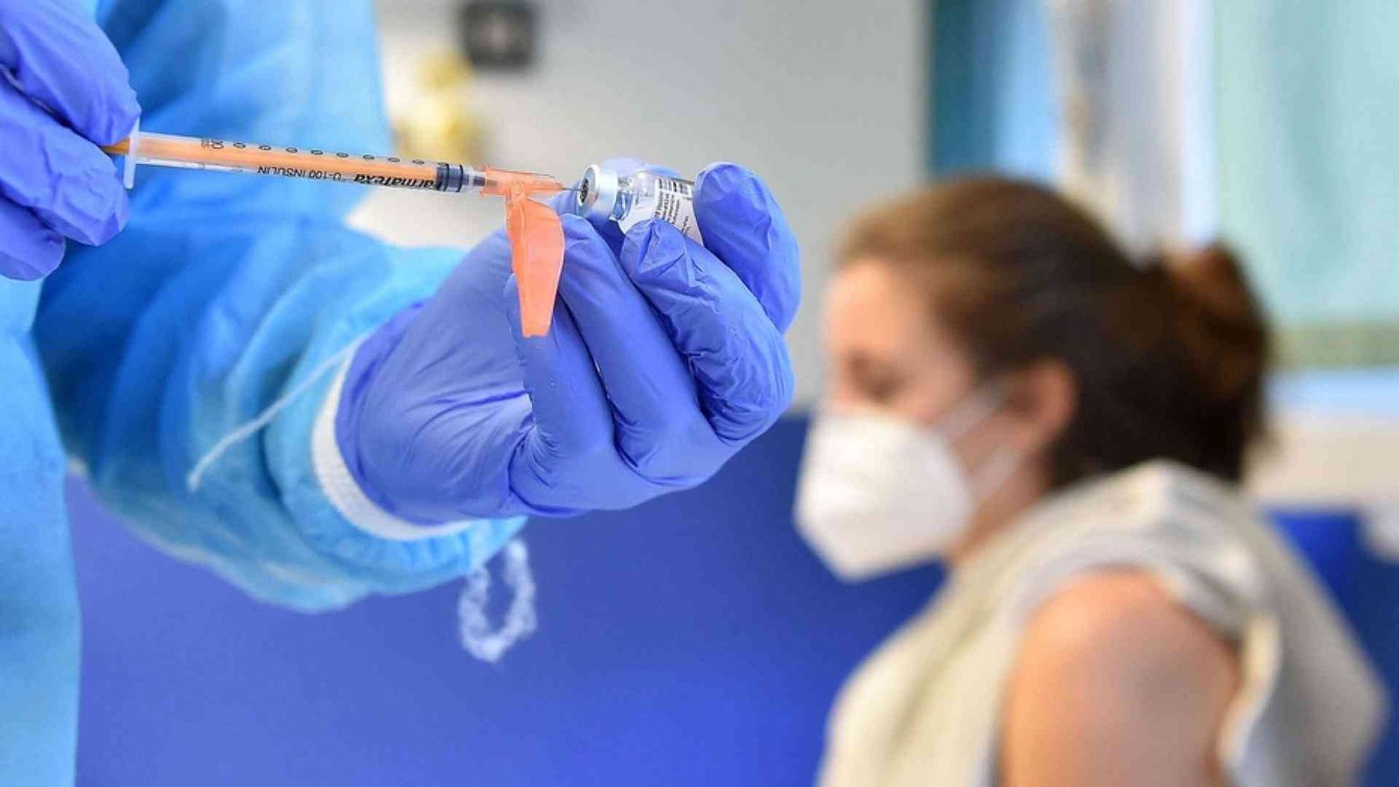 Il peso della (sotto)variante. Confronto aperto sulla quinta ondata