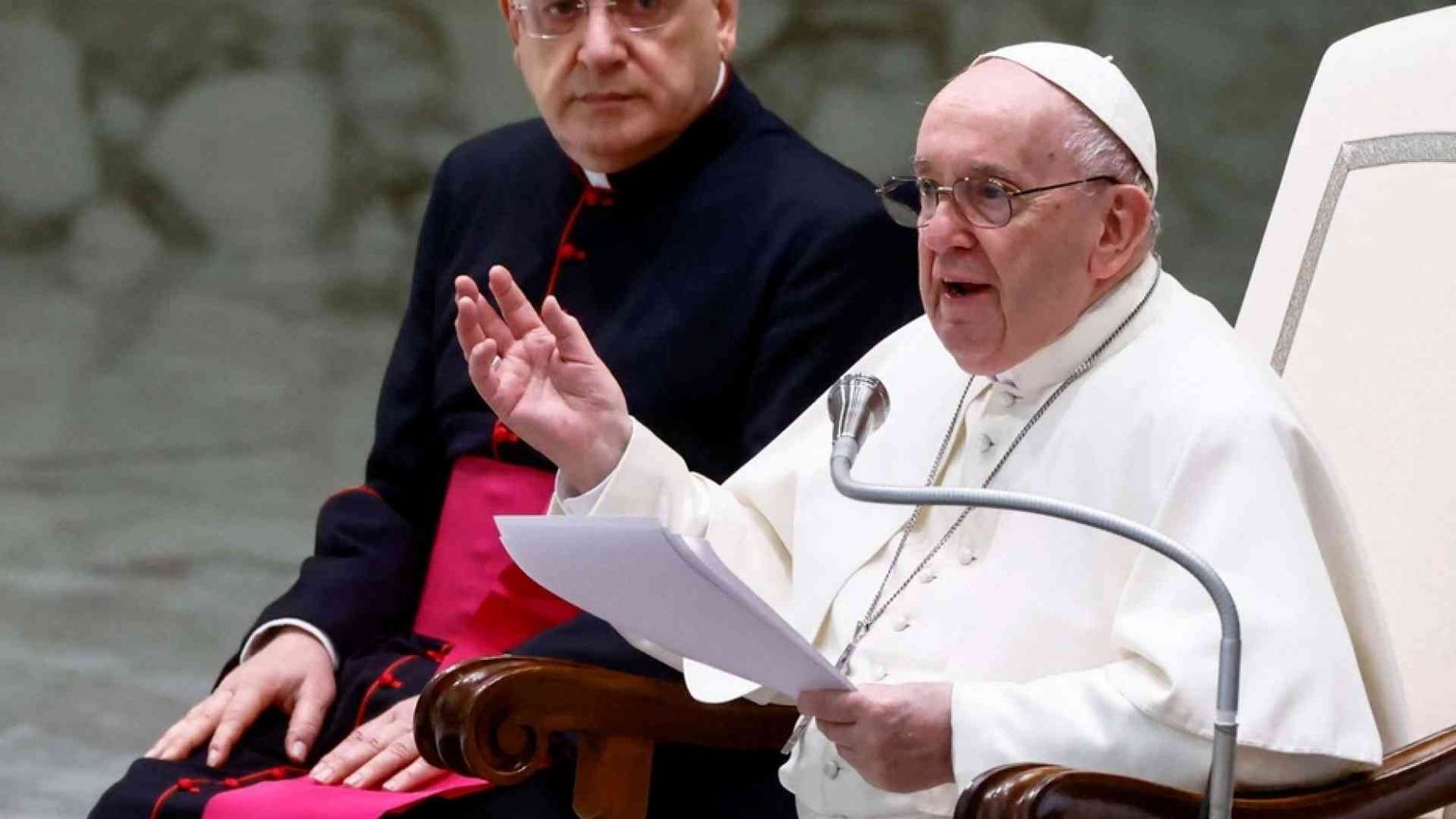 Il Papa: con la guerra tutto si perde, fare delle armi strumenti per la pace