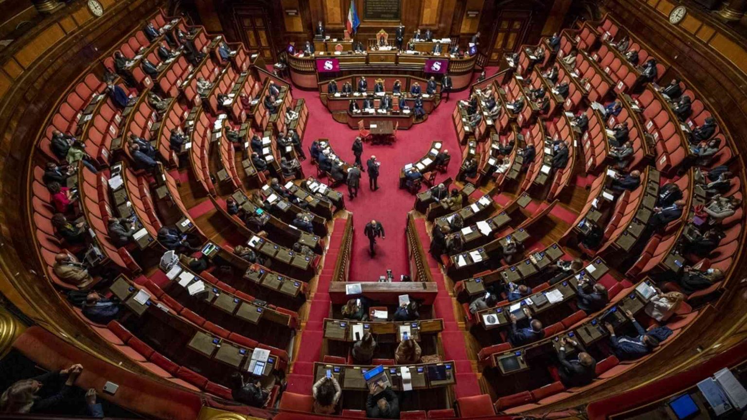 Vendita d'armi senza Iva, alt del Senato