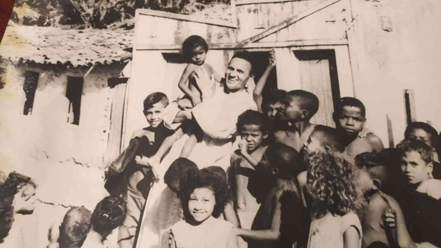 Don Renzo Rossi, da Firenze al Brasile. Una vita spesa sulla strada degli ultimi