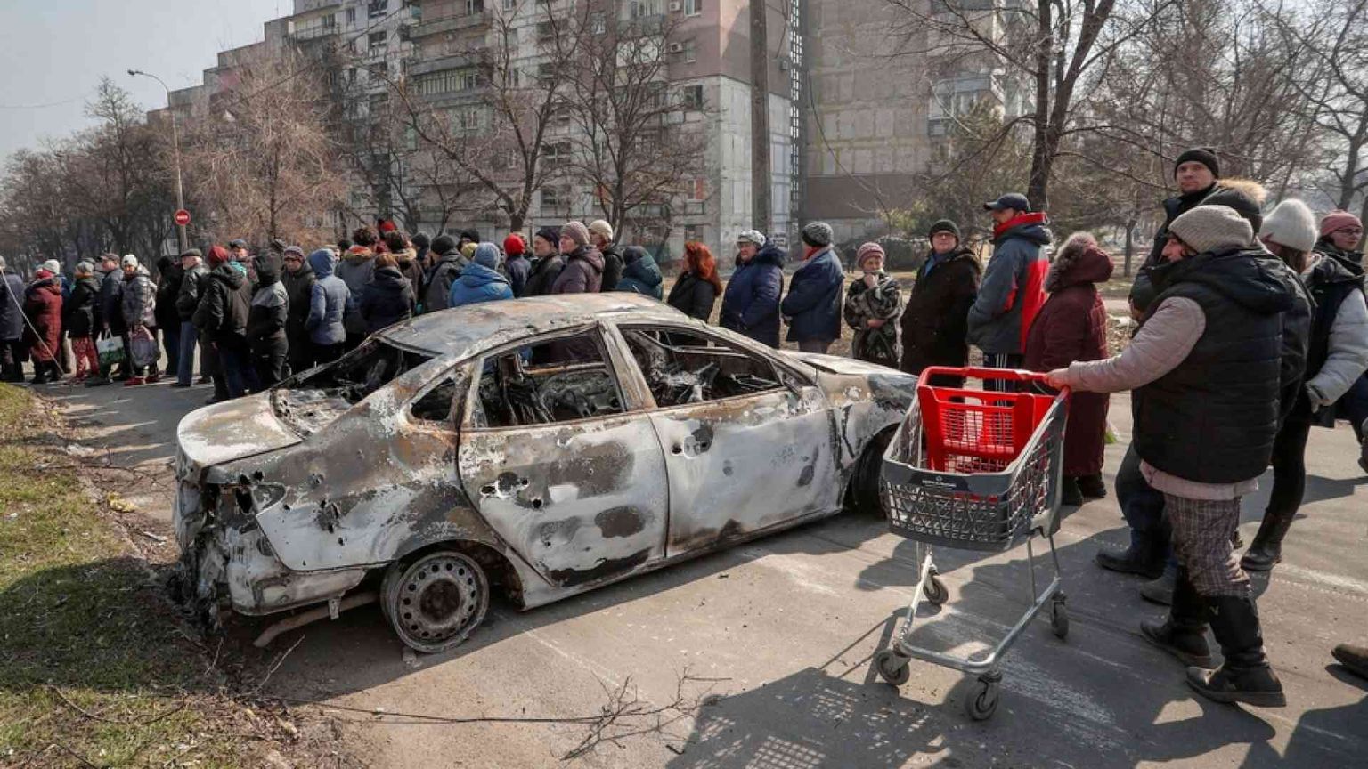 Il vescovo: i preti rischiano la vita per portare aiuti nelle zone assediate