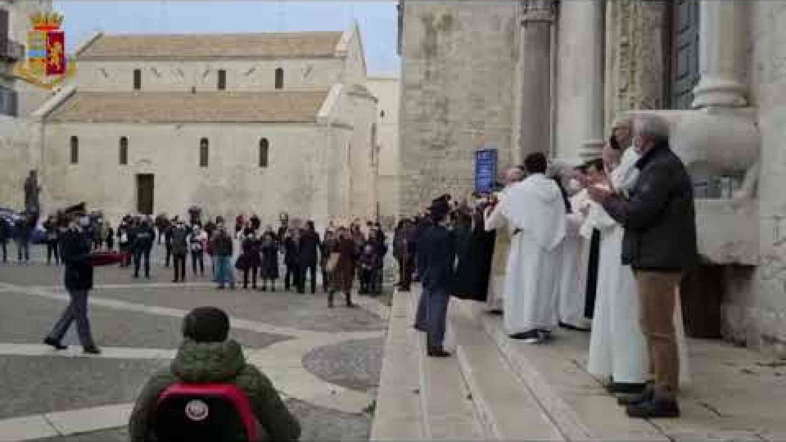 La Polizia restituisce gli oggetti sacri rubati alla statua di san Nicola