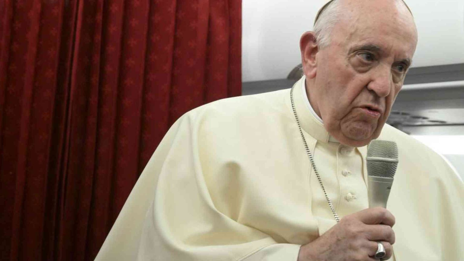 Papa Francesco di ritorno da Malta: il viaggio in Ucraina? Sono disponibile