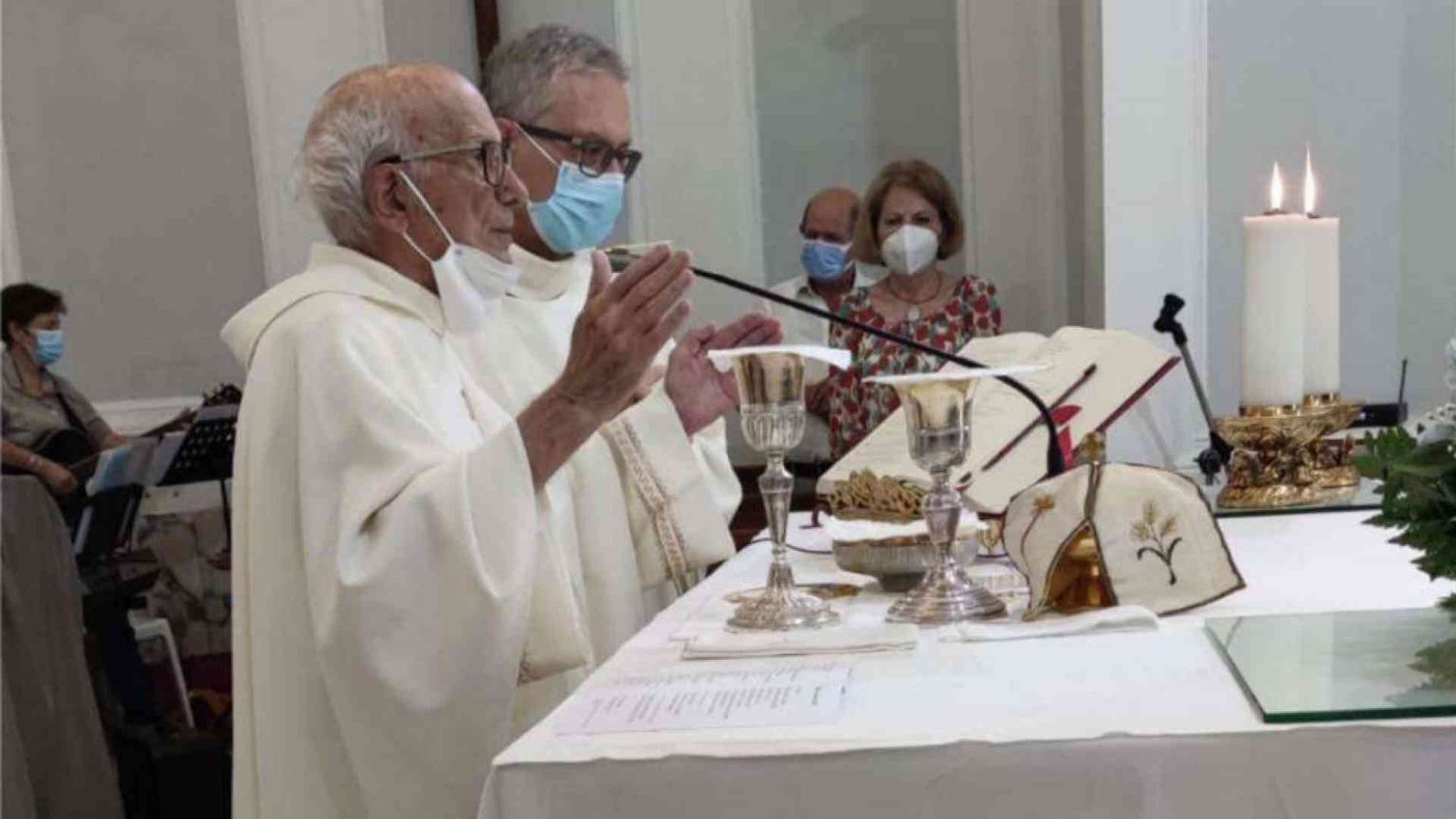 Don Vincenzo Della Corte, prete centenario nel cuore di Napoli