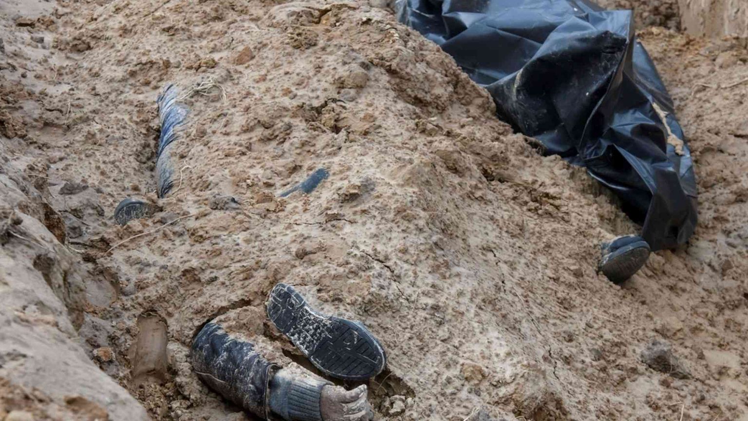 Le madri di Bucha: «Ci hanno allontanato, poi hanno ucciso i nostri figli»