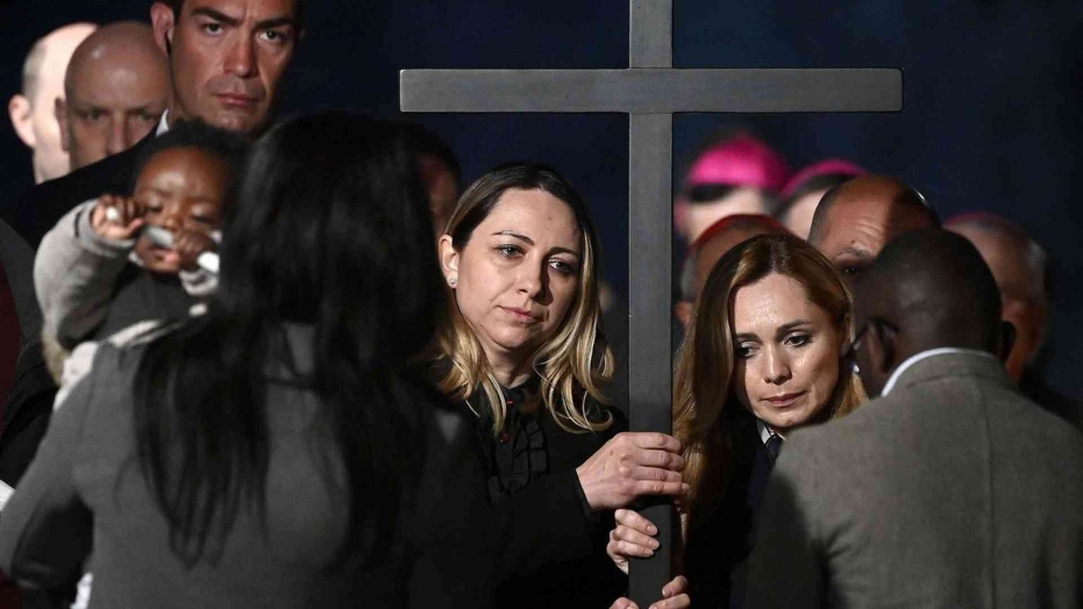 Ucraina e Russia insieme alla Via Crucis: la preghiera silenziosa per la pace