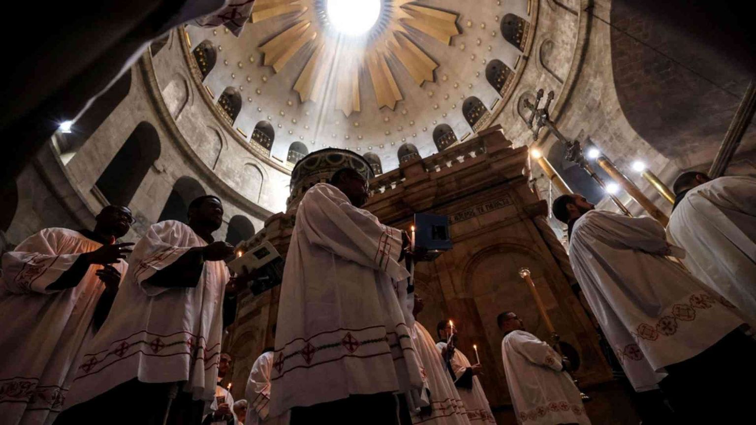 Festa tra le tensioni Pizzaballa: noi cercatori di vita