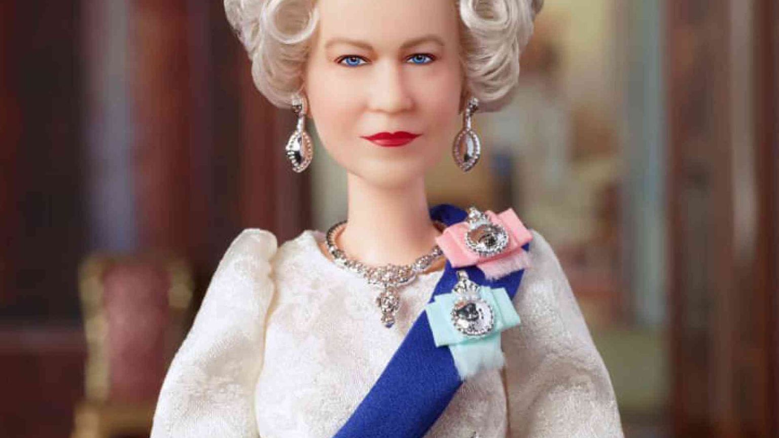 Per i 70 anni di regno, arriva la Barbie Regina Elisabetta