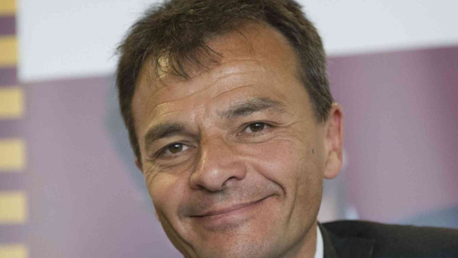 Sì all'abolizione universale della maternità surrogata