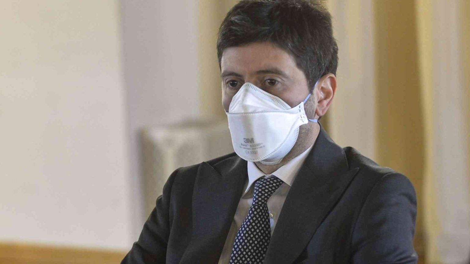 Covid, resta obbligo di mascherine su bus e in altri luoghi (ecco quali)