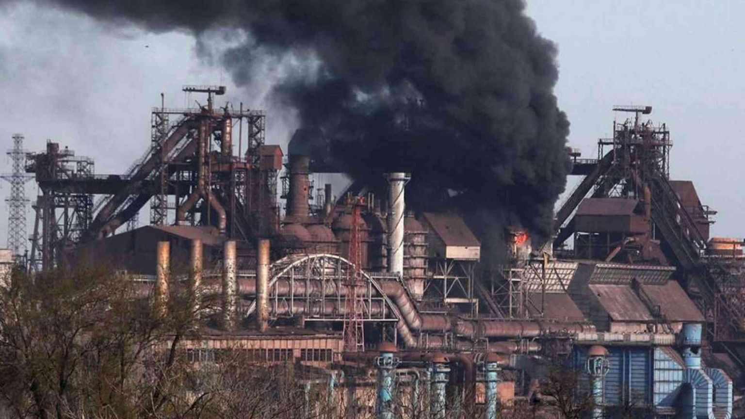 Acciaieria Azovstal "oltre la catastrofe". Slitta l'evacuazione dei civili