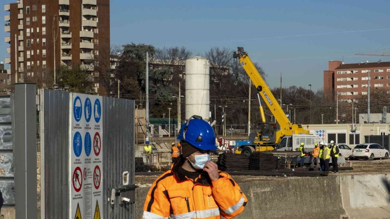 Scarso, incerto e sempre più fragile: il lavoro fa festa tra mille problemi