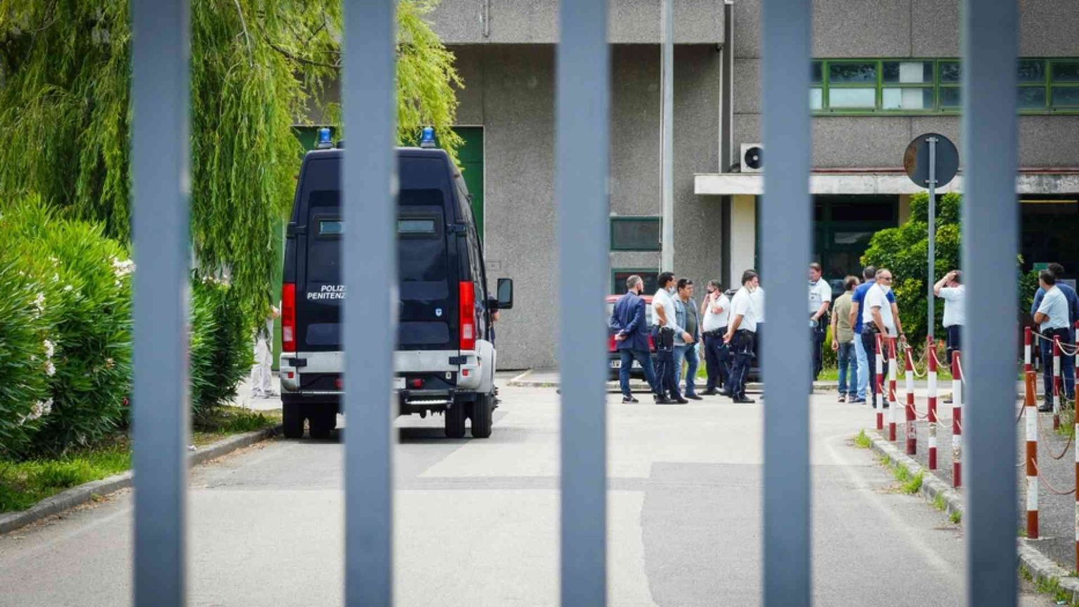 L'ex detenuto si inventa il “41-bus”: «Così porterò i parenti in carcere»