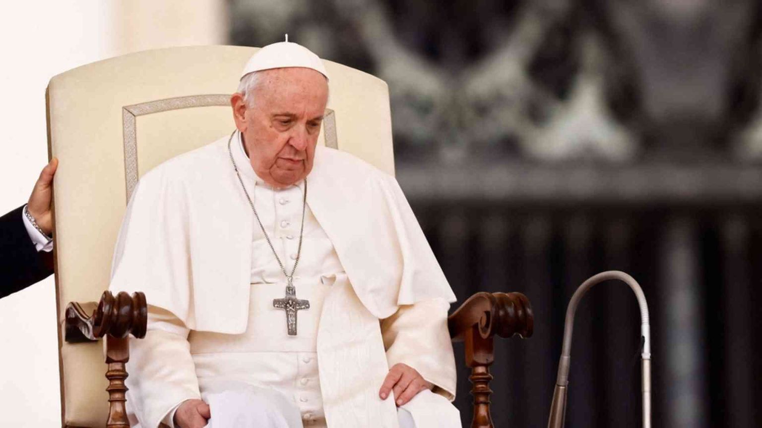 Il Papa: affidiamo a Maria la pace in Europa e nel mondo