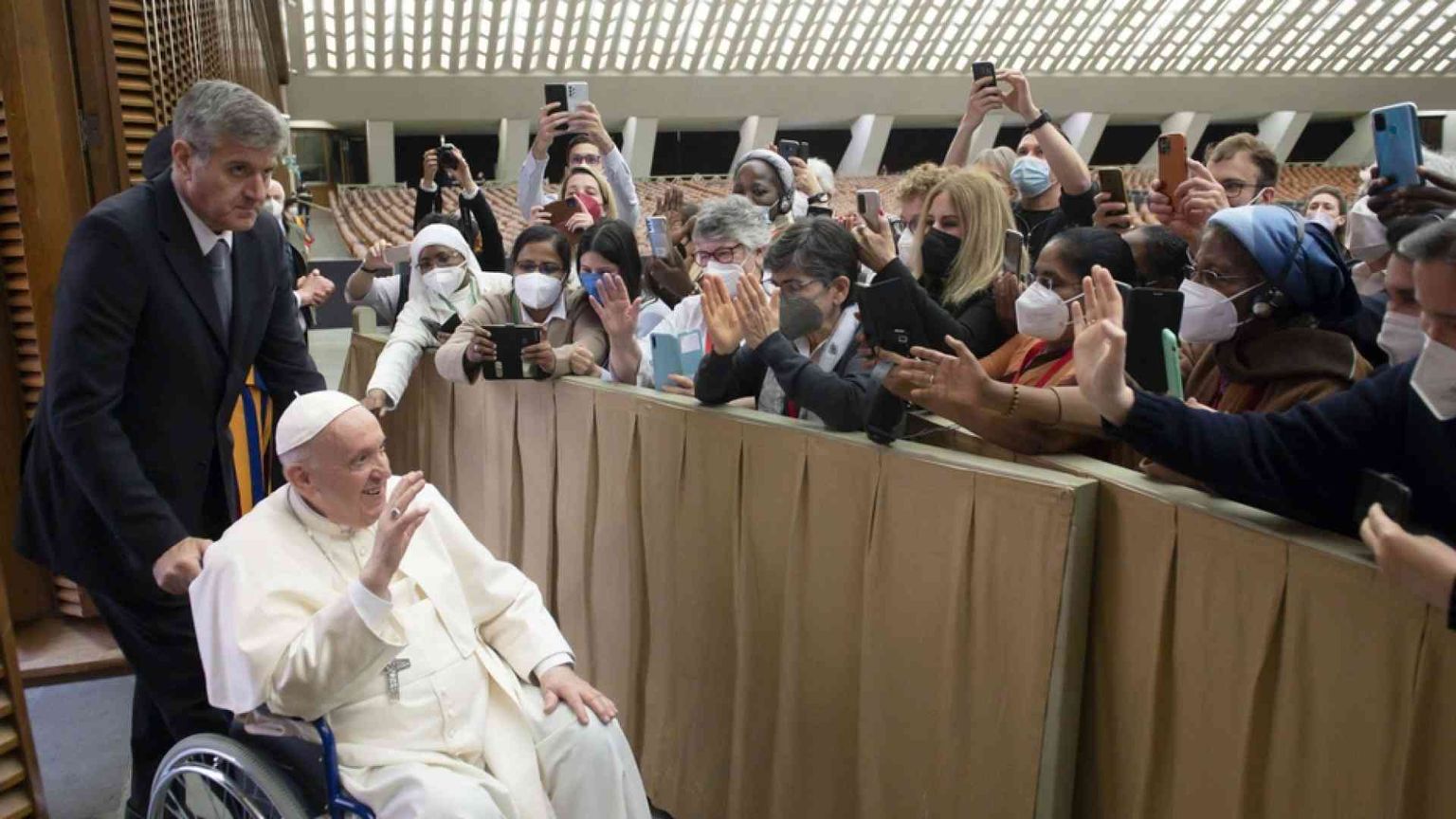 Papa alle religiose: riconosce la propria fragilità e piegarsi a quelle altrui
