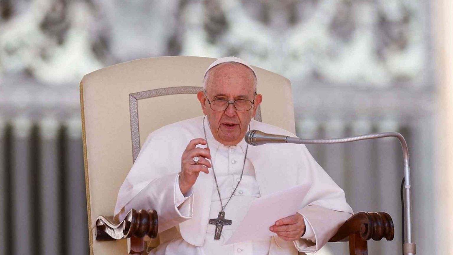 Il Papa: donne coraggiose, nonne fonte di saggezza
