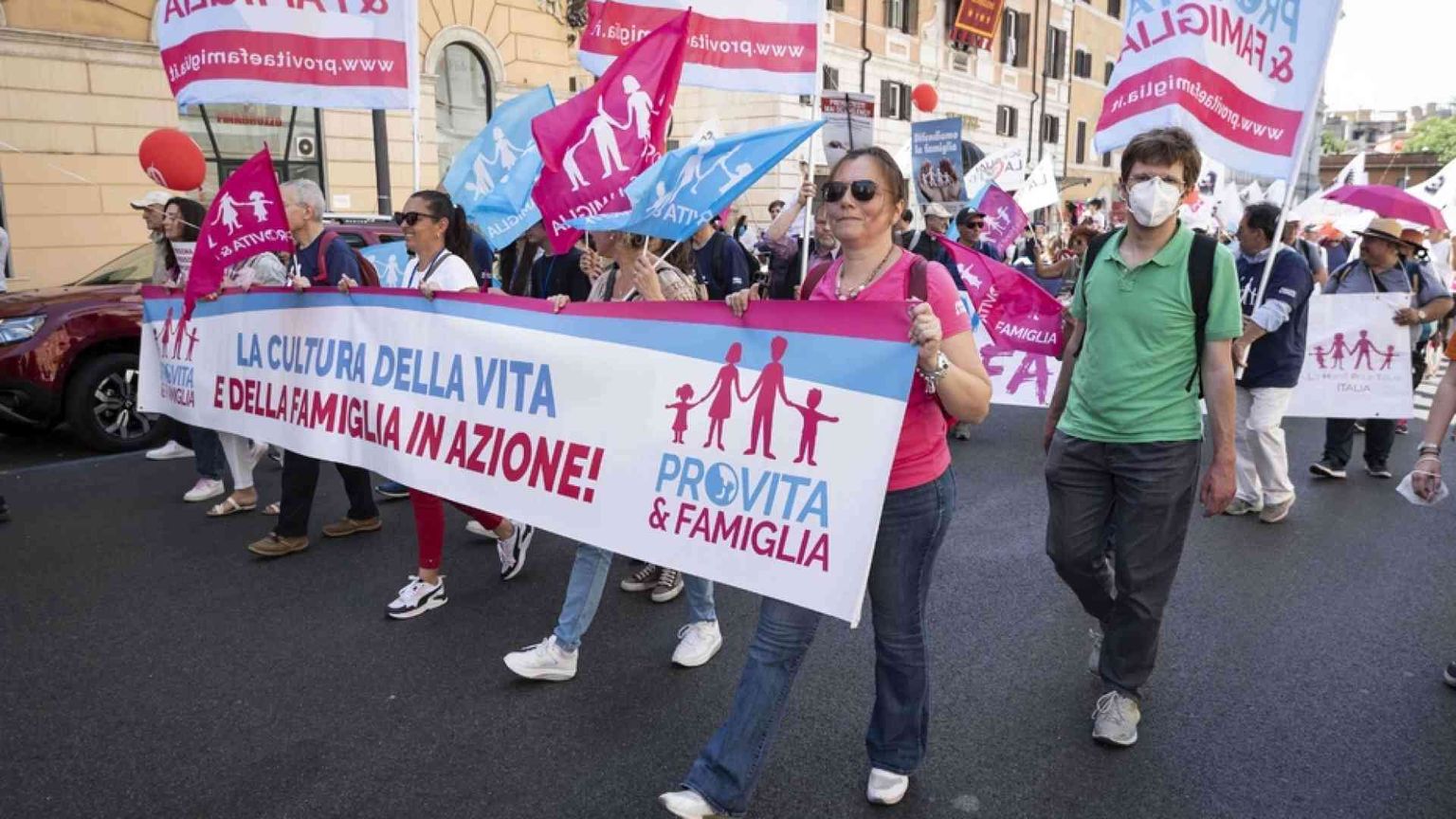 La marcia del popolo che dice «viva la vita»