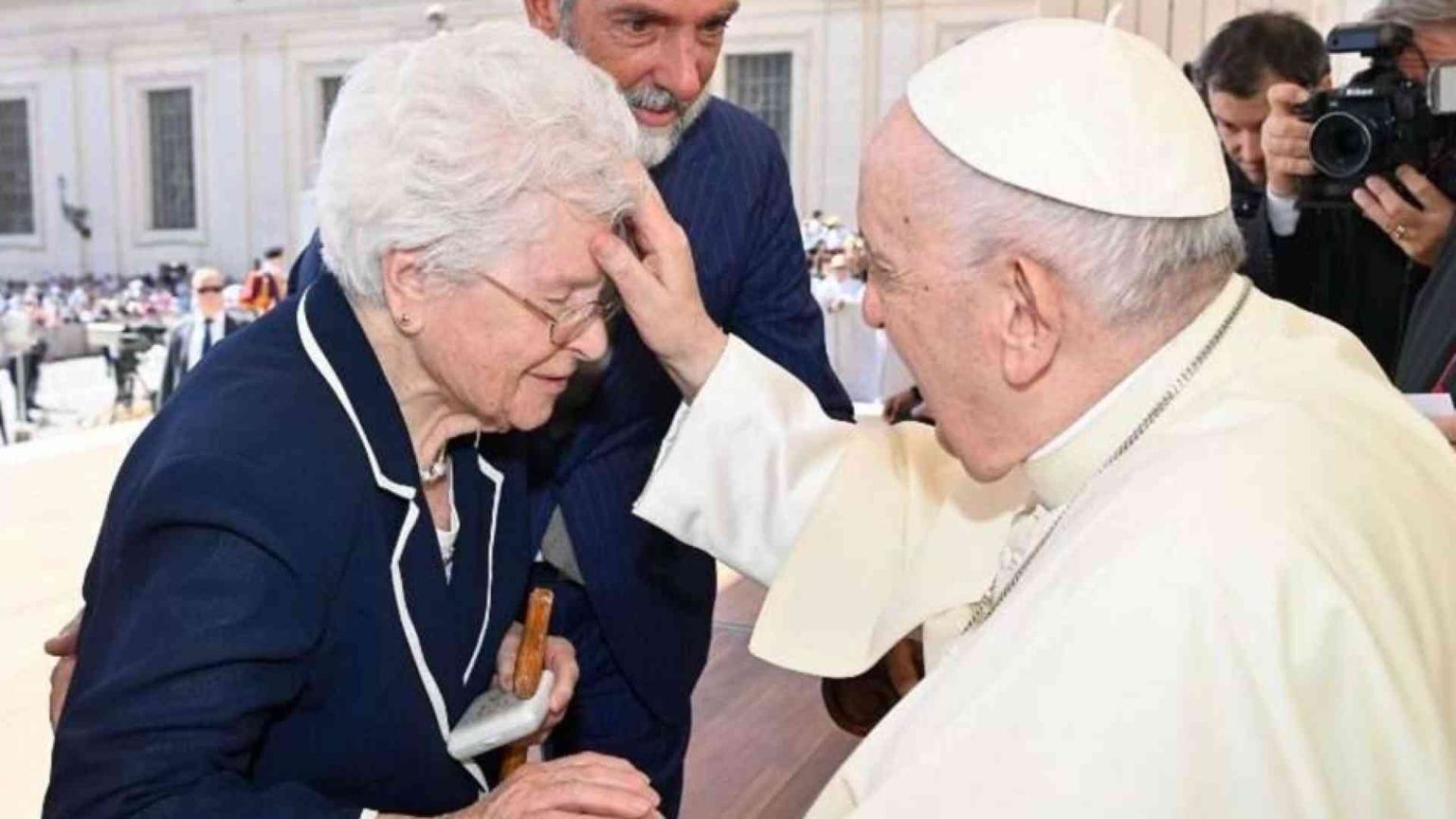 Il più bel regalo per i 100 anni della signora Rina? L'incontro con il Papa