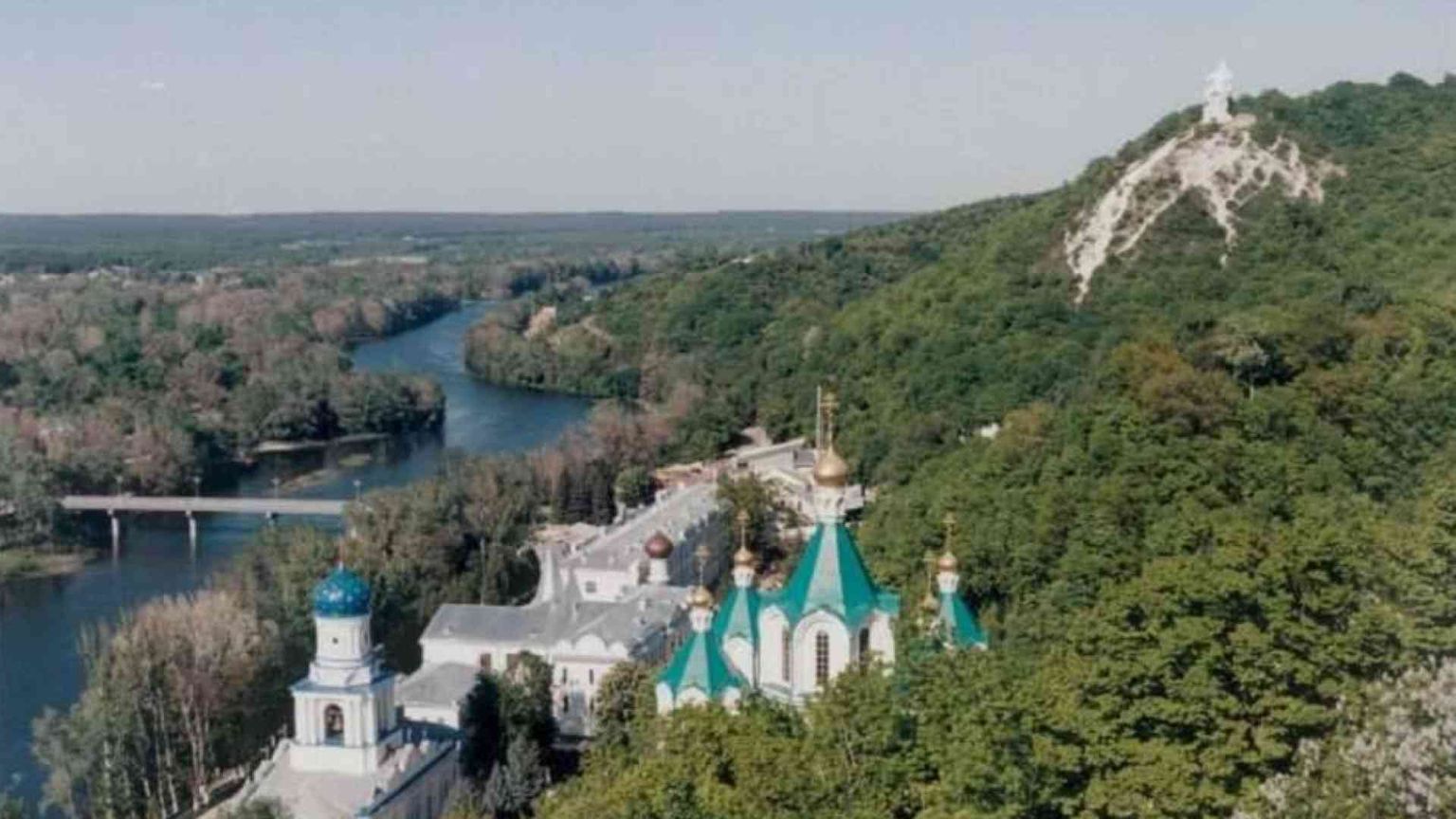 Colpito lo storico monastero di Svyatogorsk: morti due monaci e una suora