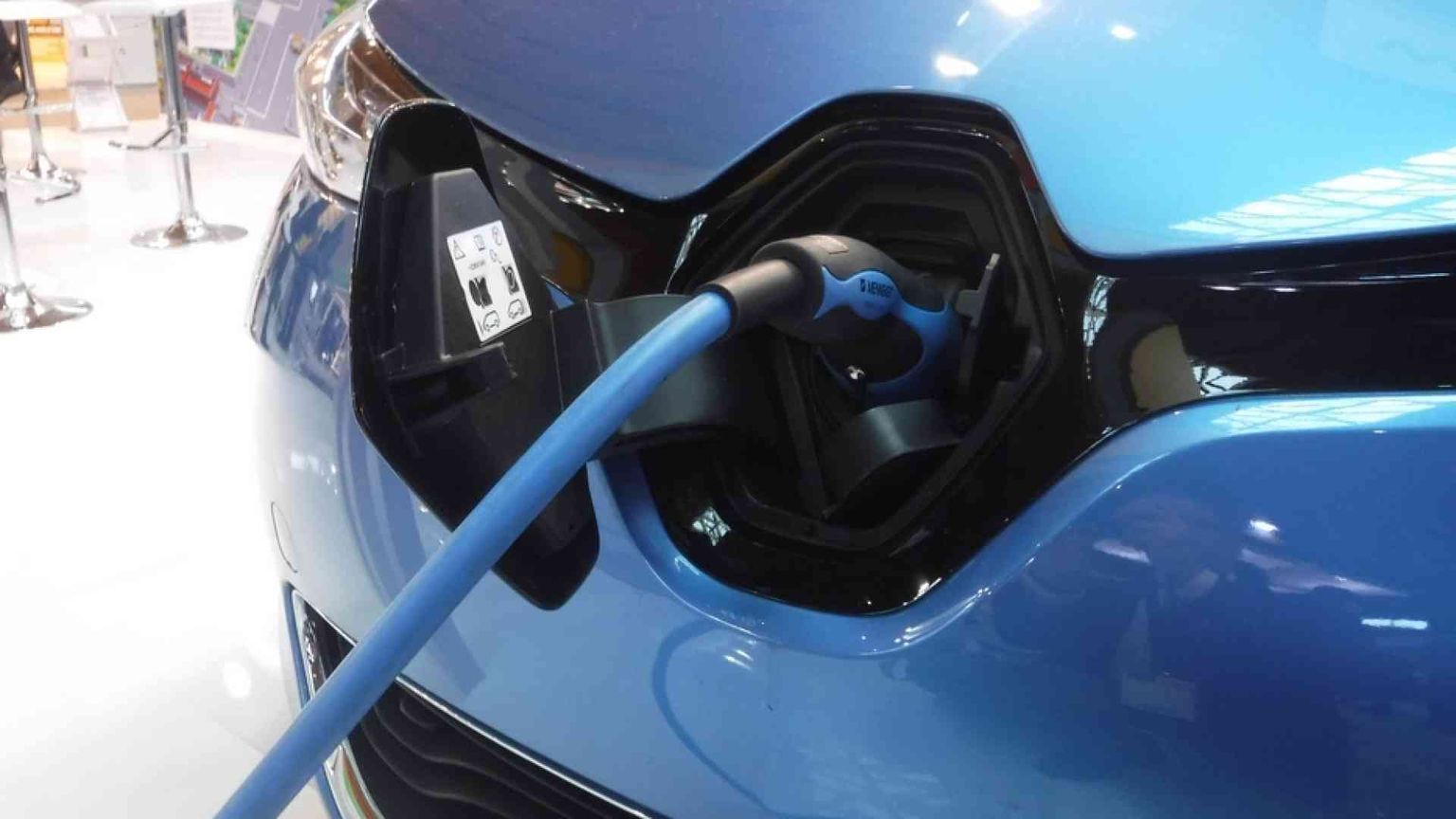 L'auto che diventa sostenibile per gli italiani resta un privilegio