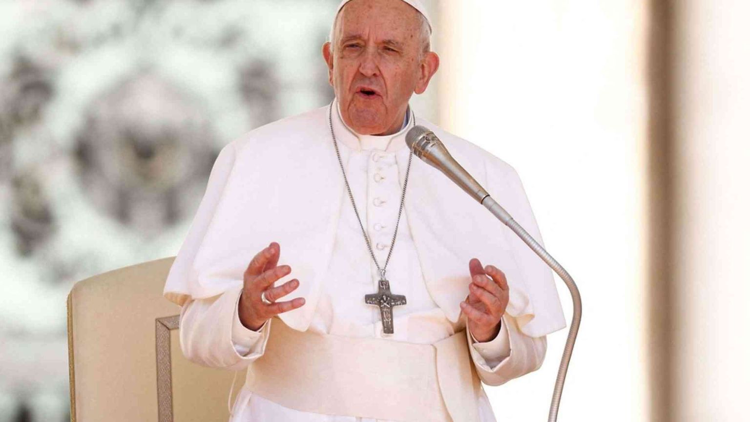 Il Papa: la vecchiaia ha una bellezza unica. Camminiamo verso l’Eterno