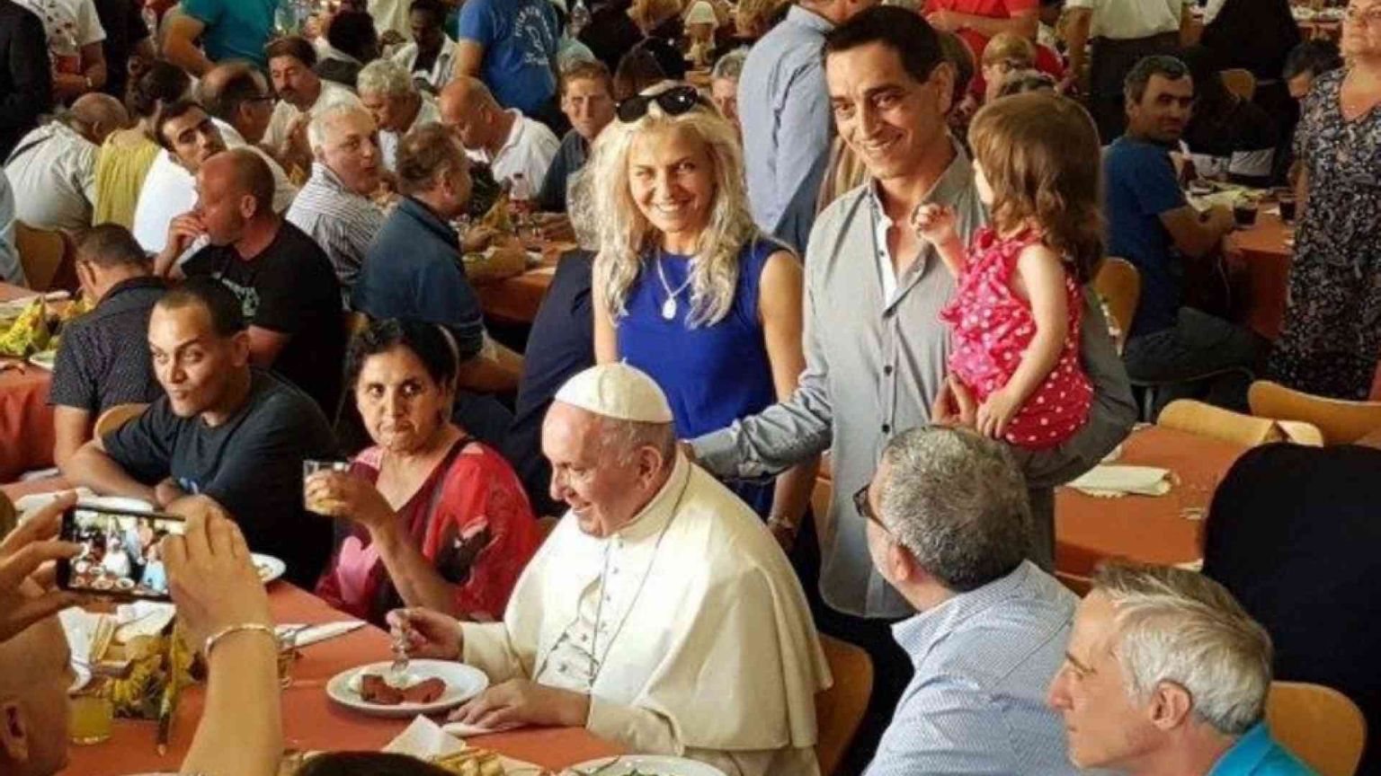 Il Papa: quanti poveri genera l'insensatezza della guerra!