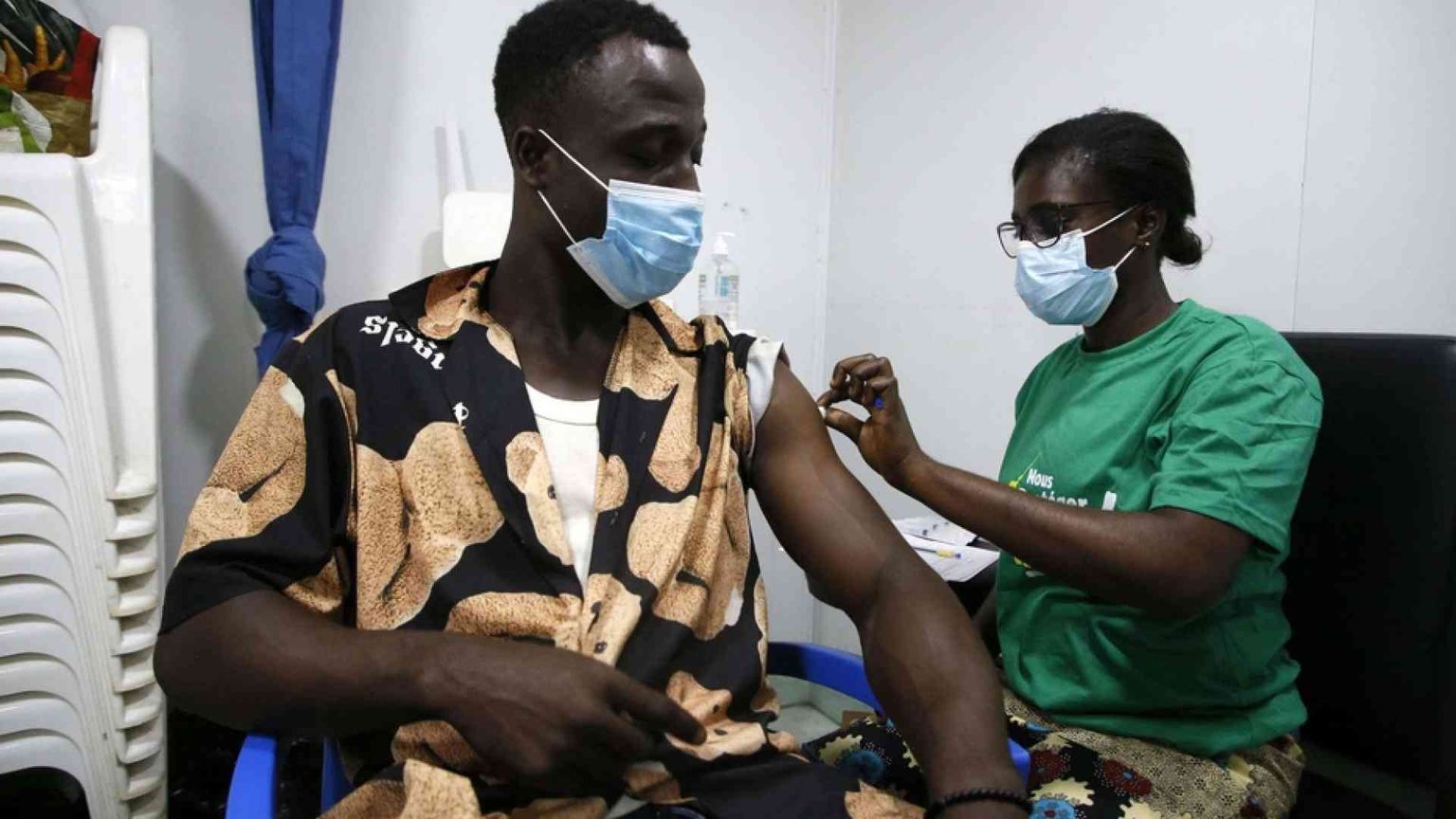 Accordo per sospendere i brevetti sui vaccini per il Covid. Le Ong: è fasullo