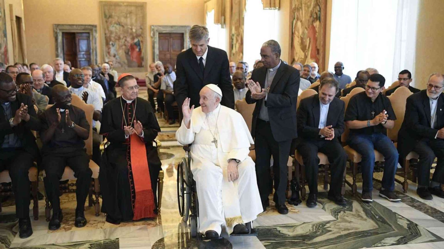 Il Papa: si evangelizza con lo stile di Dio che è gioia e misericordia