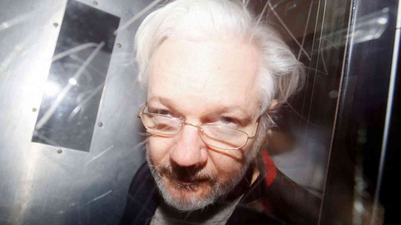 Assange, ultimo «sì» all'estradizione. Ma potrebbe salvarlo la Corte Europea