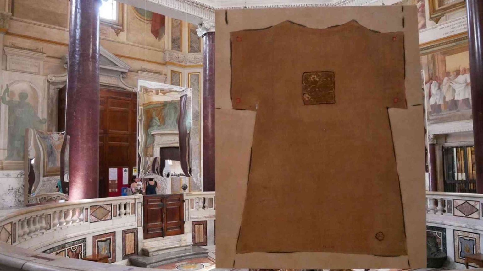 L'arte di Sidival Fila e l'intreccio della tunica di Dio