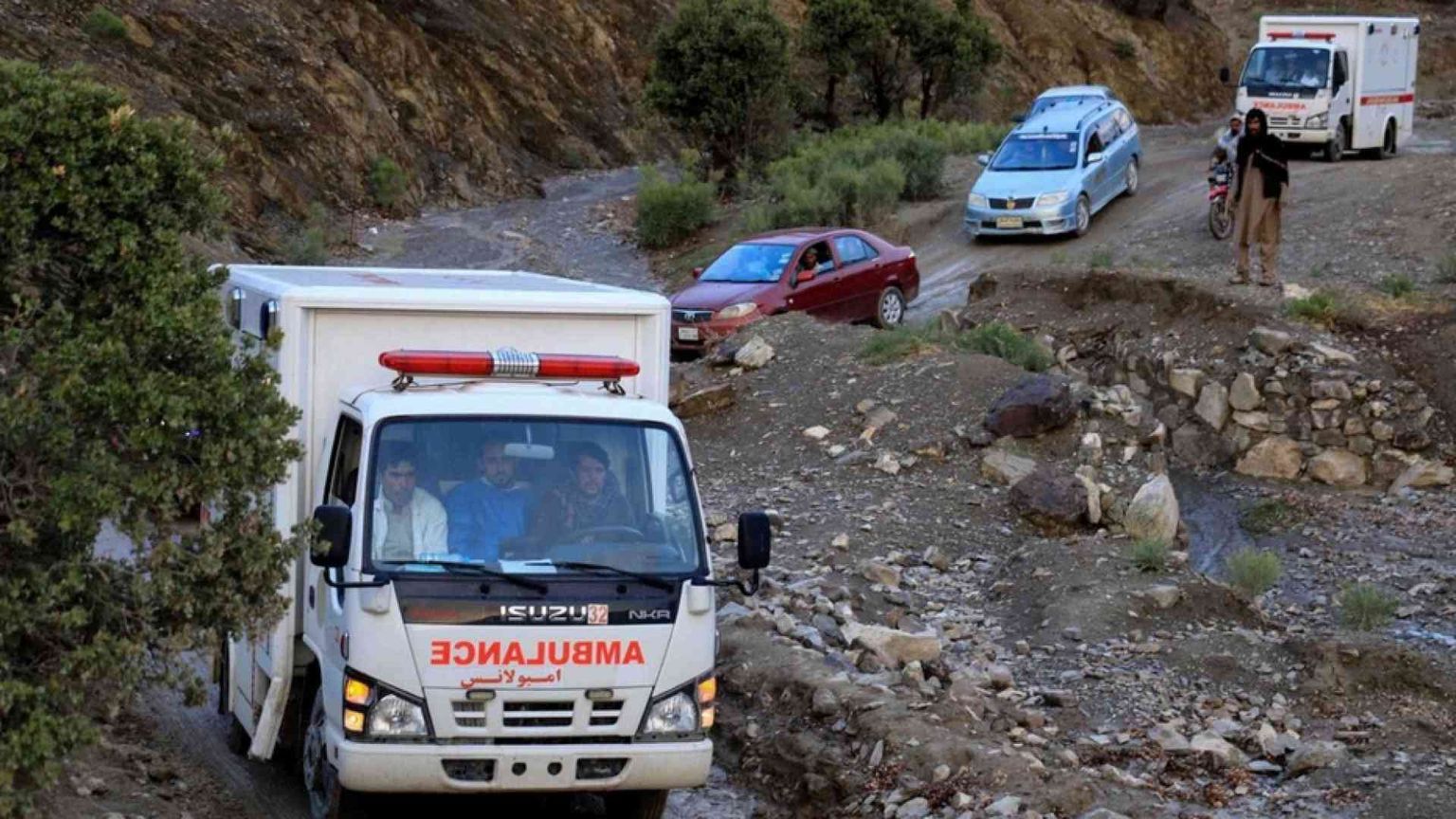 Terremoto, «1.500 morti». Le alluvioni ostacolano i soccorsi / Foto