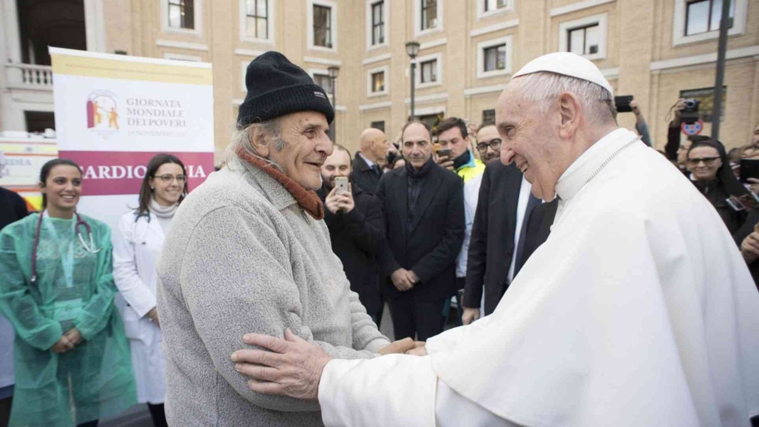 Un nuovo mensile per l'Osservatore romano: sarà fatto da e per i poveri