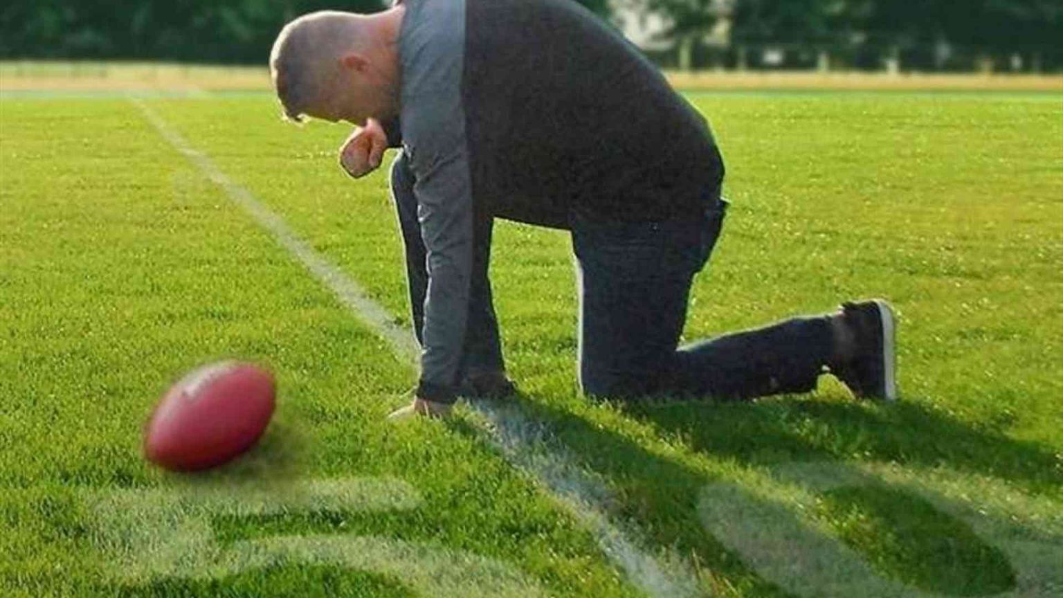 Si può pregare in campo: la Corte Suprema dà ragione al coach