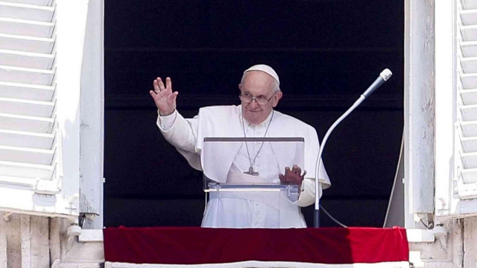 Il Papa: folle guerra, preghiamo senza stancarci per la pace