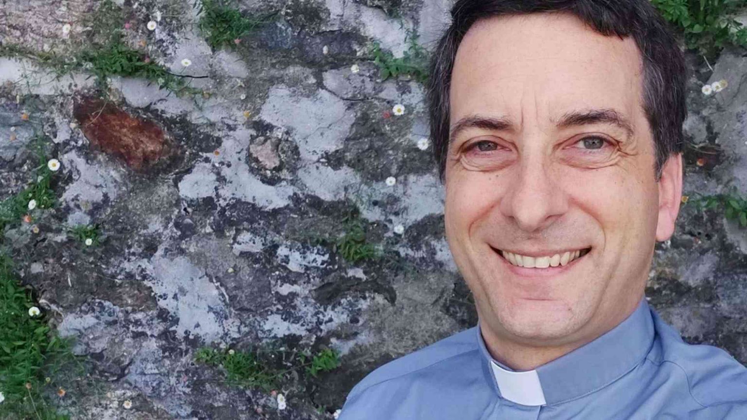 Don Carlo de Marchi: «Il mio podcast per pregare in coda sulla tangenziale»