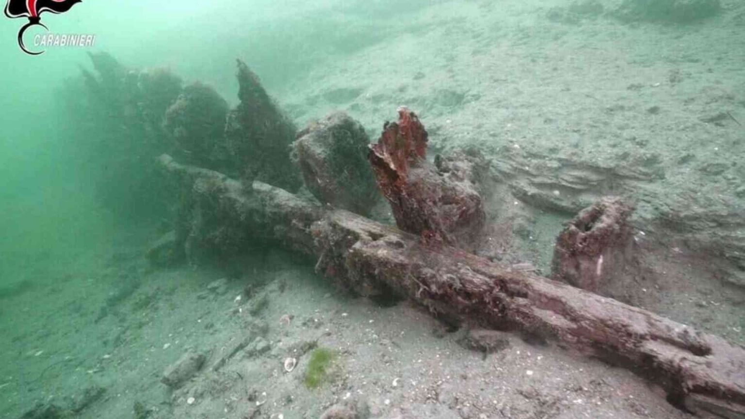 Grado, i carabinieri ritrovano il relitto sommerso di una nave romana