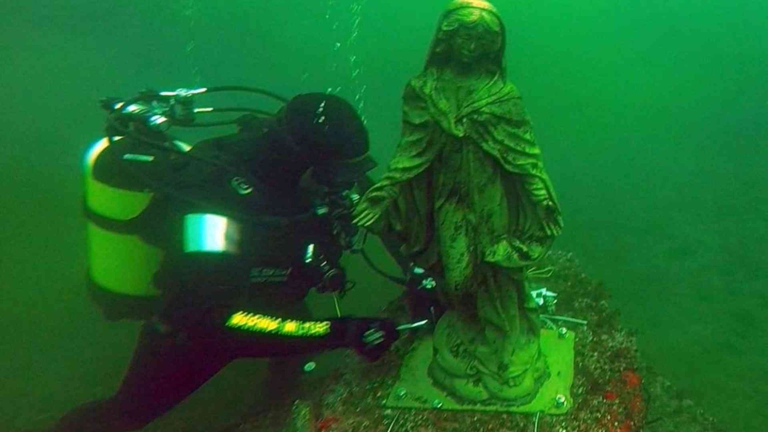 Nel mare di Ercolano i subacquei onorano la loro Patrona