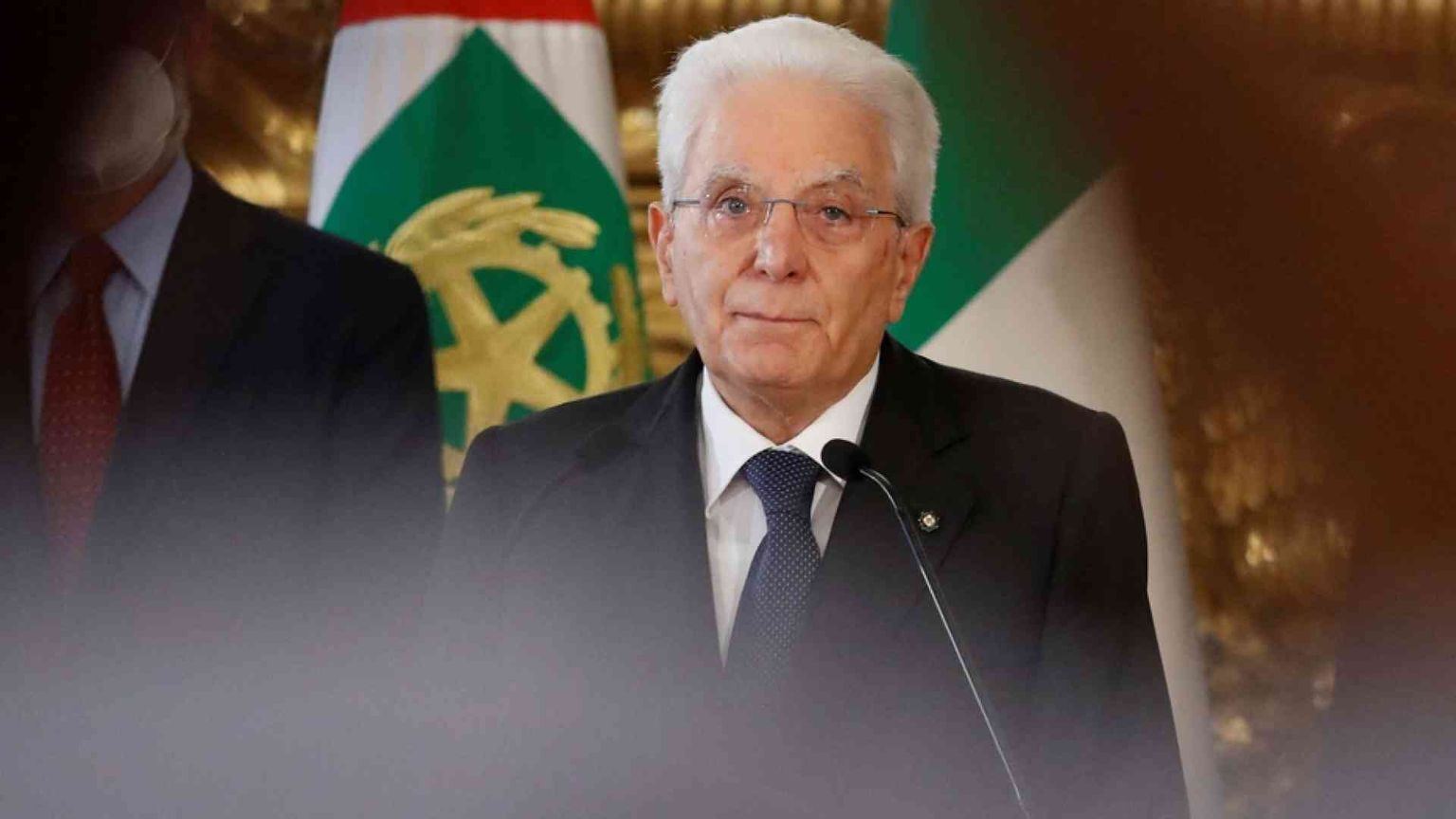 «Se ami la gente, la gente ti ama». Auguri, presidente Mattarella