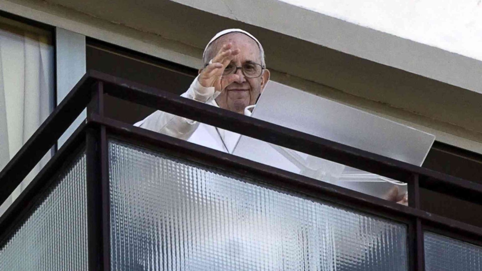 L'infermiere che salvò la vita al Papa sarà suo assistente sanitario personale