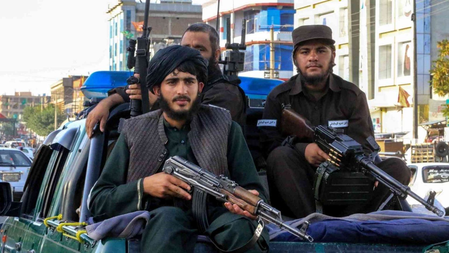 "Io, sotto il burqa trattenuta dai taleban (uomini che non conoscono le donne)"