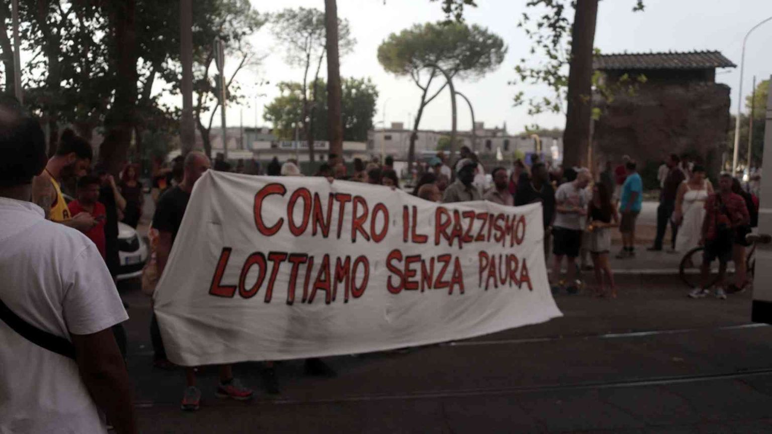 Le amare e dure rughe di violenza d'una terra buona e promettente